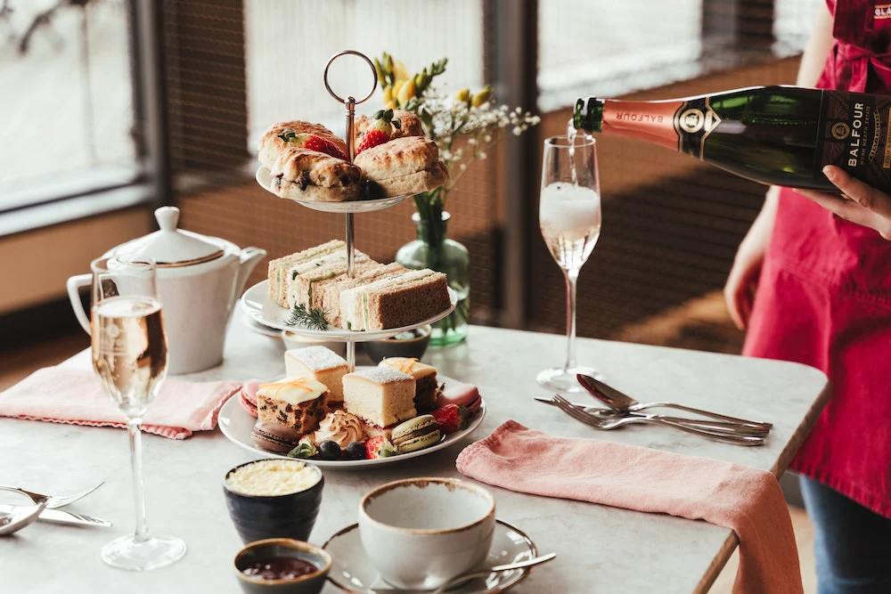 You are currently viewing 8 English Sparkling Afternoon Teas for Mother’s Day