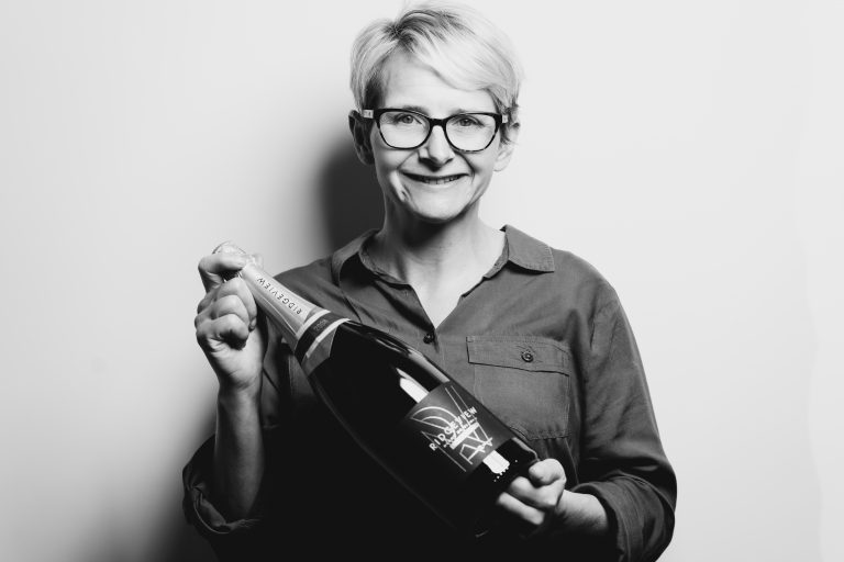 Read more about the article The English Wine Diaries episode 38 – Tamara Roberts